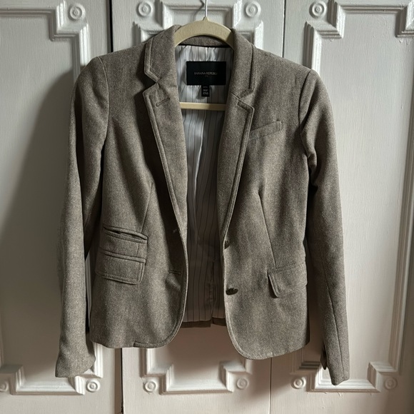 Banana Republic Jackets & Blazers - Banana Republic Petite Blazer